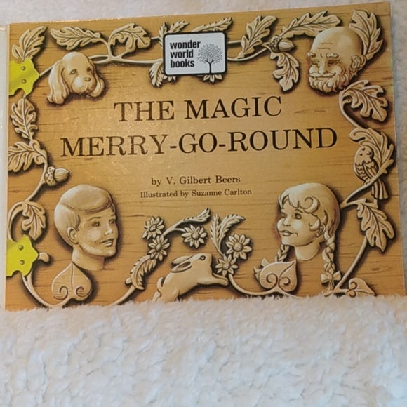 Bundle of 4 wonder world books - Picture 4 of 5